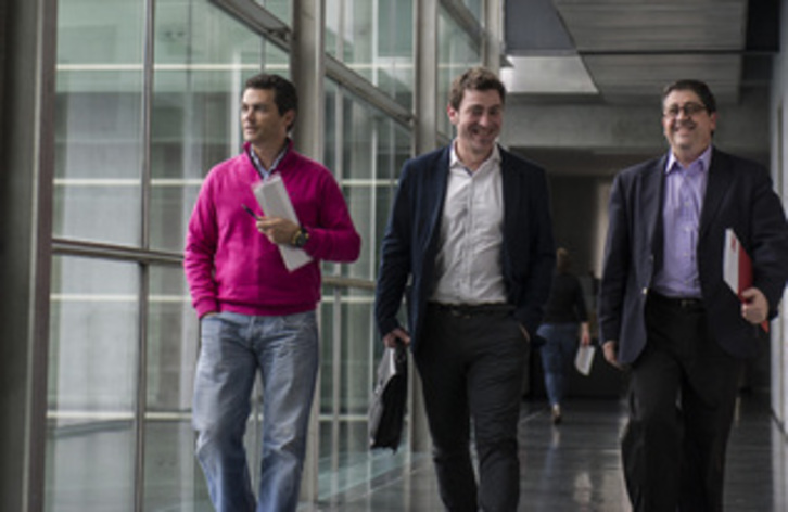 La delegación del PSN, compuesta por Caro, Jiménez y Rascón. (Jagoba MANTEROLA/ARGAZKI PRESS)