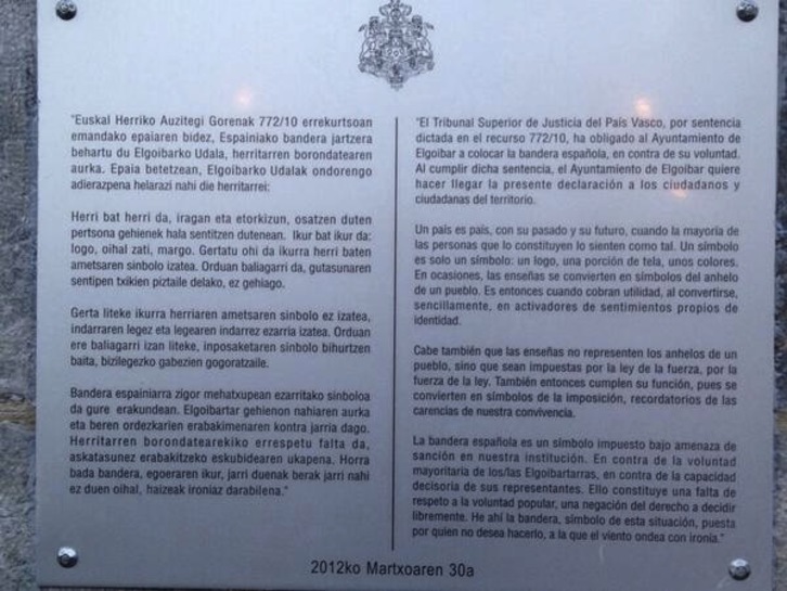 Placa colocada en el Ayuntamiento de Elgoibar. (@markelolano)