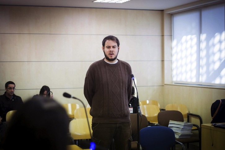 El rapero Pablo Hasel, durante un juicio en la Audiencia Nacional española. (Fernando VILLAR/POOL EFE)