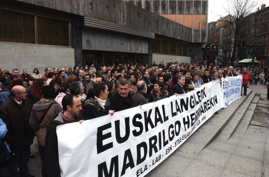 <strong>‘Euskal langileok Madrilgo herriarekin’</strong> es el lema de las concentraciones convocadas por la mayoría sindical vasca. (Luis JAUREGIALTZO / ARGAZKI PRESS)
