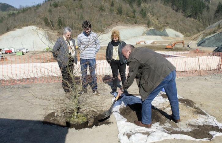 Garitano, Errazkin, Isazelaia e Intxaurrandieta, en la presentación del proyecto de la planta de compostaje de Epele. (Raul BOGAJO/ARGAZKI PRESS)
