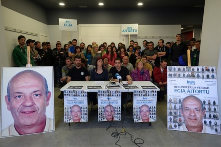 Comparecencia de familiares, amigos y vecinos de Ángel Berrueta. (Iñigo URIZ/ARGAZKI PRESS)