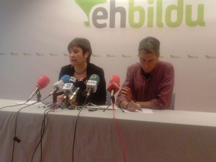 Ugarteburu y Matute durante la rueda de prensa. (EH BIldu)