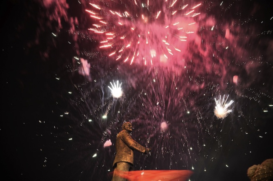 Ospakizun gaua izan da krimear gehienentzat. (DIMITAR DILKOFF /AFP) Ospakizun gaua izan da krimear gehienentzat. (DIMITAR DILKOFF /AFP)
