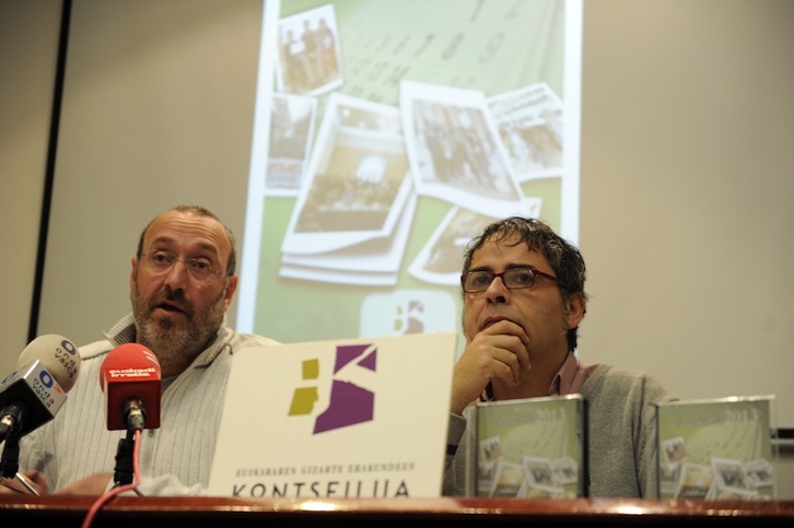 Iñaki Lasa eta Paul Bilbao, Bilbon egin duten agerraldian. (ARGAZKI PRESS)