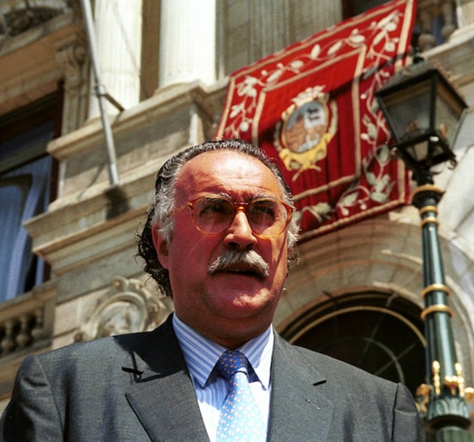 Azkuna, en 1999, meses después de alcanzar pocos meses después de llegar a la Alcaldía de Bilbo. (Monika DEL VALLE/ARGAZKI PRESS)