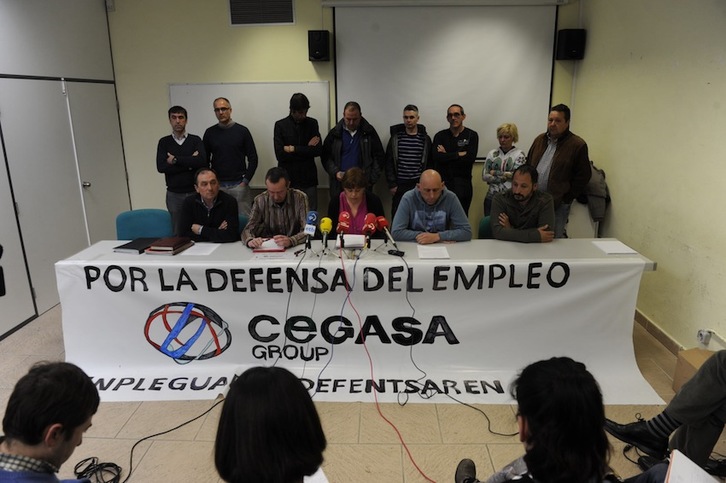 Los representantes de los comités de Cegasa han comparecido en Gasteiz. (Raúl BOGAJO/ARGAZKI PRESS)