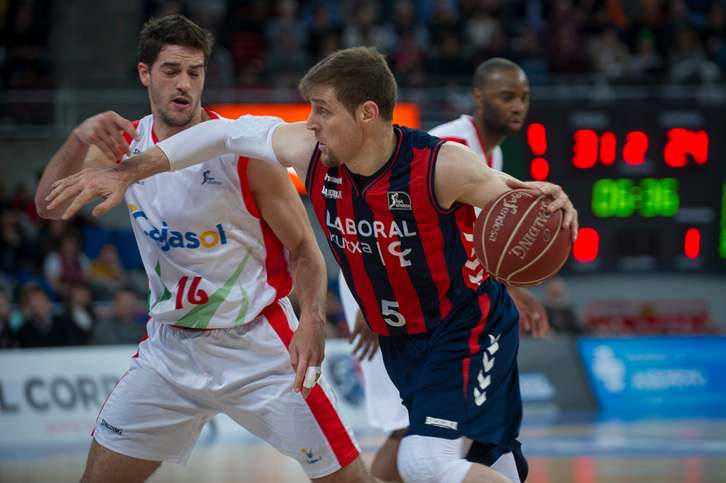 Baskoniak erraz gainditu du Cajasol. (Juanan RUIZ / ARGAZKI PRESS)
