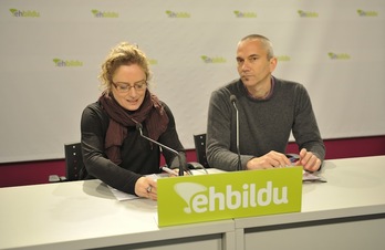 Ainhoa Beola y Joseba Permach han criticado la privatización de Kutxabank. (Idoia ZABALETA/ARGAZKI PRESS)