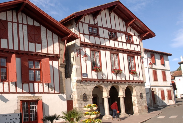 Urruñako Herriko Etxea lor dezakete abertaleek eskuinaren banaketaren ondoren. (Gaizka IROZ)