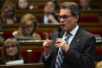 Artur Mas, durante su intervención en el Parlamento. (Lluis GENE/AFP) 