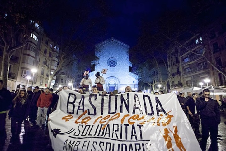 Una manifestación de apoyo a los procesados recorrió las calles del barrio de Gràcia el pasado sábado. (Victor SERRI)