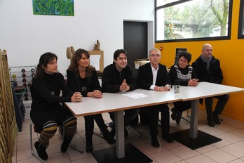 Abertzale ezkertiarrek eta PSk agerraldi bateratua egin dute Hendaian. (Aurore LUCAS/ARGAZKI PRESS)