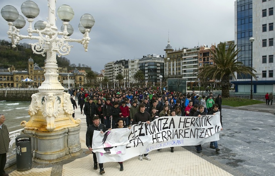 ‘Hezkuntza herritik eta herriarentzat’ lelopean Donostian egindako manifestazioa. (Juan Carlos RUIZ/ARGAZKI PRESS)