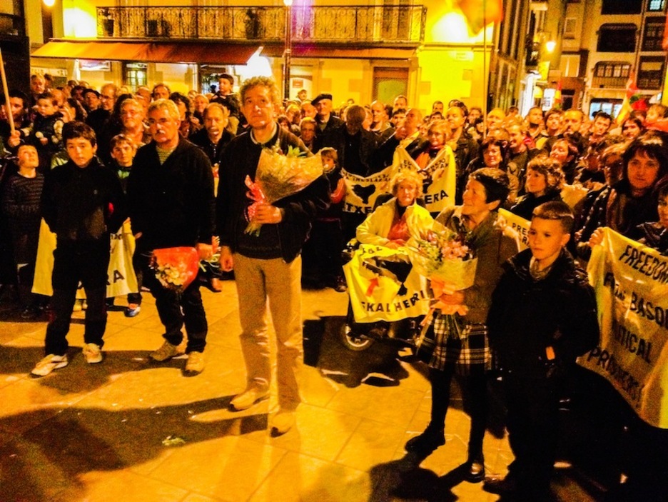 Ros Gonzalez, Mila Mitxelena eta Jose Angel Mutiozabal Zarautzen izan dira. (Gorka RUBIO/ARGAZKI PRESS)