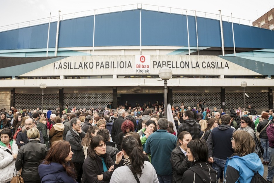 Marea de personas en el exterior de La Casilla, a la espera de la apertura de puertas. (Aritz LOIOLA/ARGAZKI PRESS) Marea de personas en el exterior de La Casilla, a la espera de la apertura de puertas. (Aritz LOIOLA/ARGAZKI PRESS)