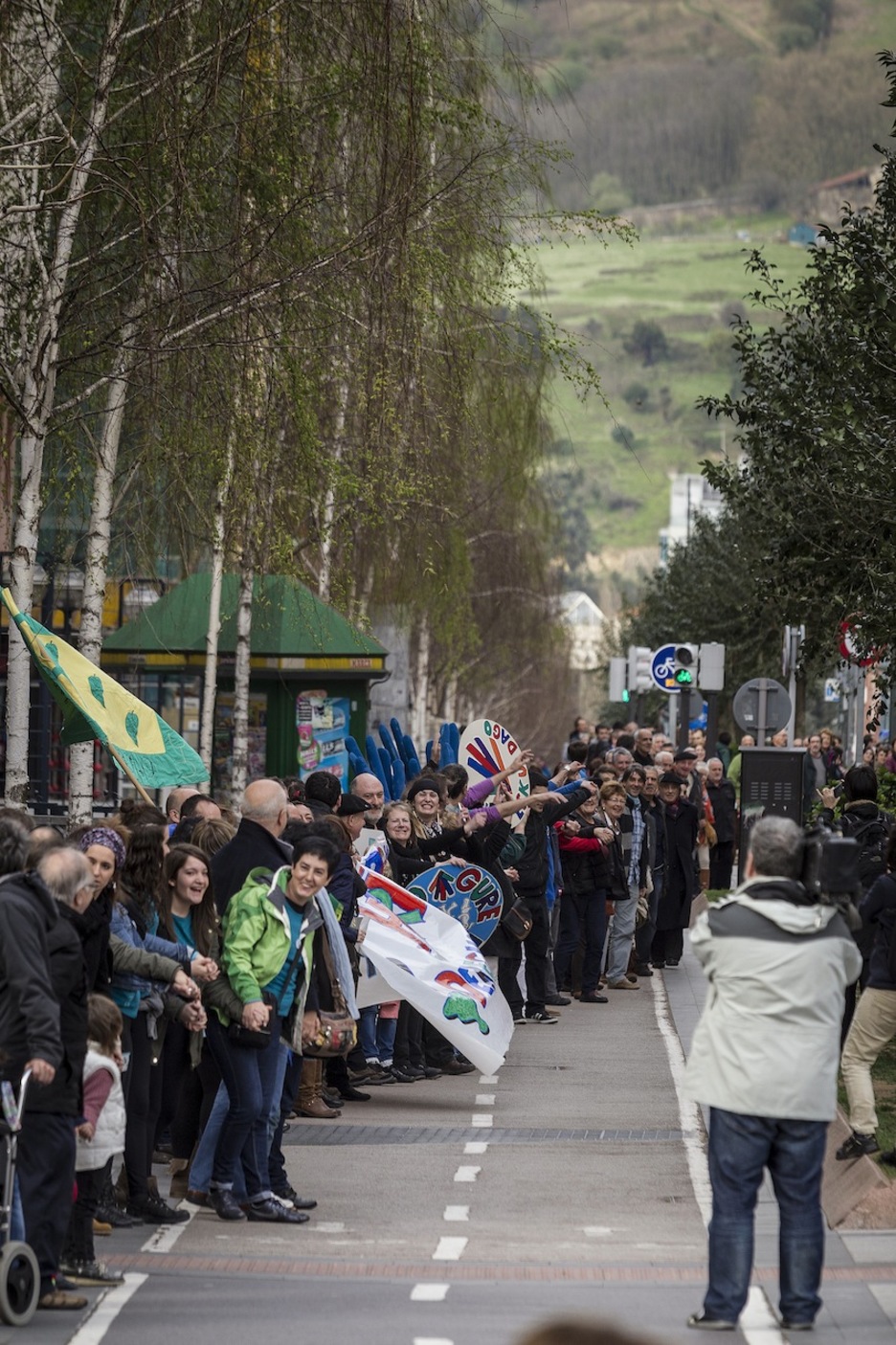 Cadena humana que simboliza la imagen que se obtendrá el 8 de junio. (Aritz LOIOLA/ARGAZKI PRESS) Cadena humana que simboliza la imagen que se obtendrá el 8 de junio. (Aritz LOIOLA/ARGAZKI PRESS)