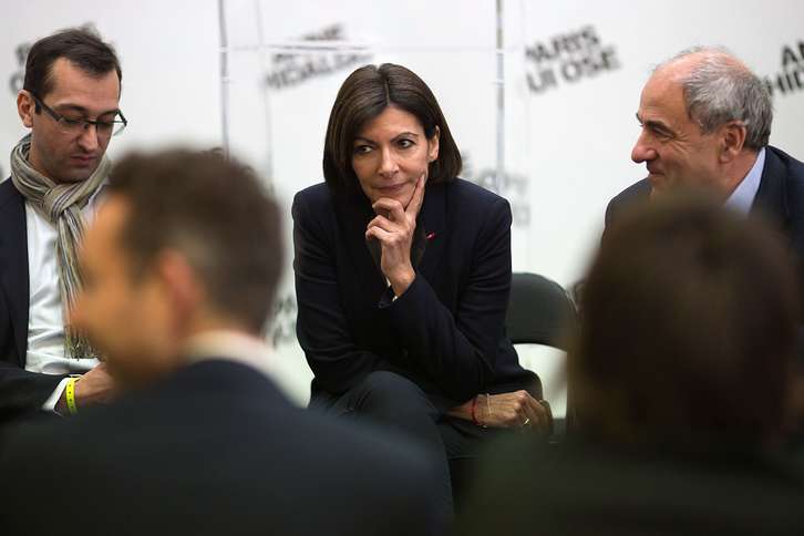 Los sondeos apuntan a una victoria de Anne Hidalgo en París. (AFP)