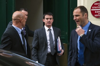 Manuel Valls sale de su domicilio esta mañana. (Fred DUFOUR/AFP) 