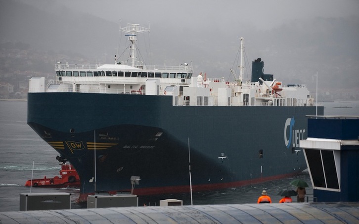 El buque ‘Baltic Breeze’, contra el que ha chocado el pesquero. (Miguel RIOPA/AFP)