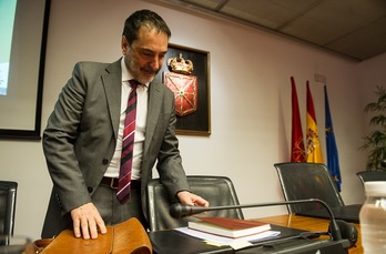 El presidente de la Cámara de Comptos, Helio Robleda, al inicio de su comparecencia. (Jagoba MANTEROLA/ARGAZKI PRESS)