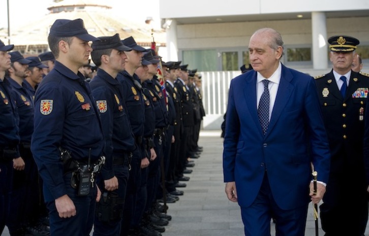 El ministro Jorge Fernández Díaz, en una visita a Euskal Herria. (Juan Carlos RUIZ / ARGAZKI PRESS)