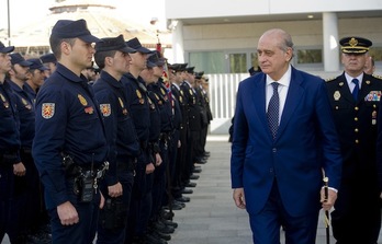El ministro Jorge Fernández Díaz, en una visita reciente a Euskal Herria. (Juan Carlos RUIZ / ARGAZKI PRESS)