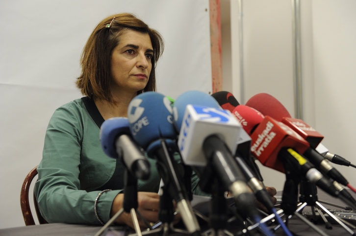 Itziar Nogerasek prentsaurrean eman ditu bere dimisioaren arrazoiak. (Jon URBE/ARGAZKI PRESS)