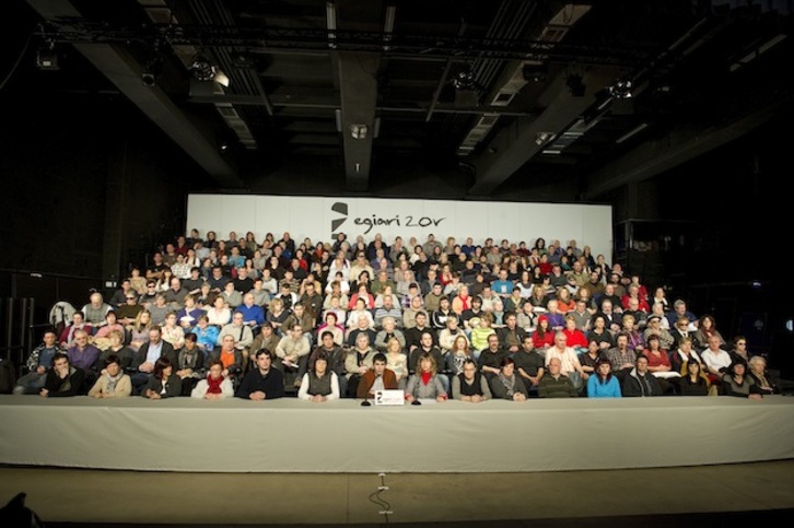 Presentación de la plataforma Egiari Zor, en abril de 2012. (Conny BEYREUTHER / ARGAZKI PRESS)