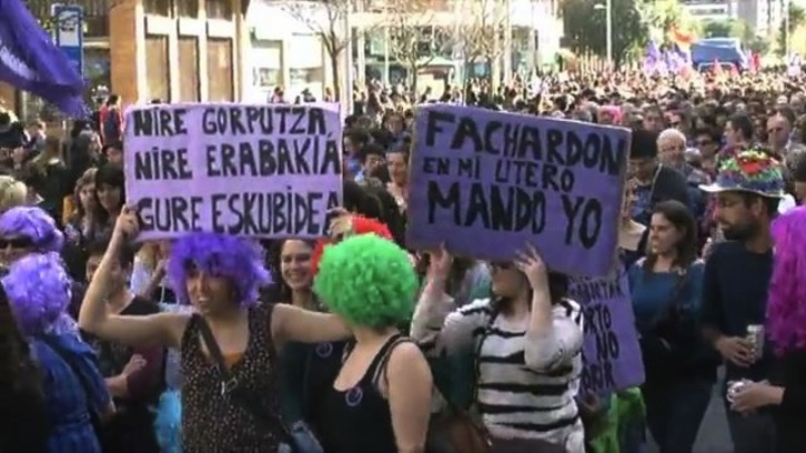 El movimiento feminista de Euskal Herria ha criticado duramente la reforma de la Ley del Aborto presentada por el PP.
