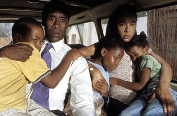 Don Cheadle y Sophie Okonedo protagonizaron la película ‘Hotel Rwanda’.