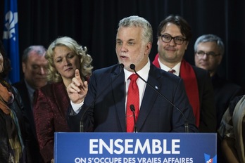 El líder del Partido Liberal, Philippe Couillard, durante un mitin de campaña. (François LAPLANTE DELAGRAVE/AFP)