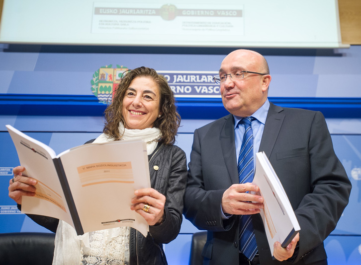 Uriarte y Baztarrika han presentado en rueda de prensa el Mapa Sociolingüístico del euskara elaborado con datos de 2011. (ARGAZKI PRESS)