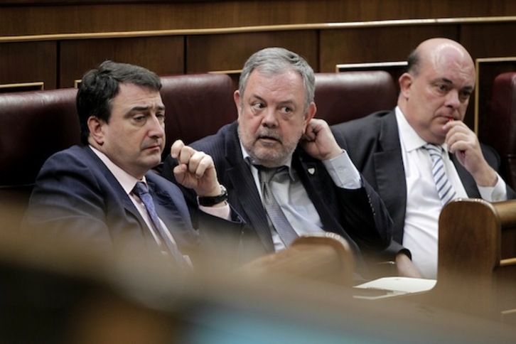 Los diputados jeltzales Aitor Esteban, Pedro Aspiazu y Emilio Olabarria. (J. DANAE/ARGAZKI PRESS)