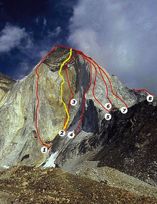 El pilar oeste es la vía marcada con el número 1, la más a la izquierda. (www.climbandmore.com)