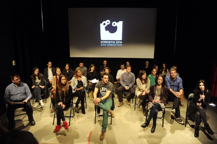 2016ko lan taldea osorik agertu da prentsaurrean. (Jon URBE/ARGAZKI PRESS)