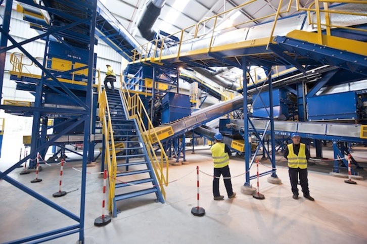 Interior de la planta de TMB, en una imagen de archivo. (Jon HERNÁEZ/ARGAZKI PRESS)