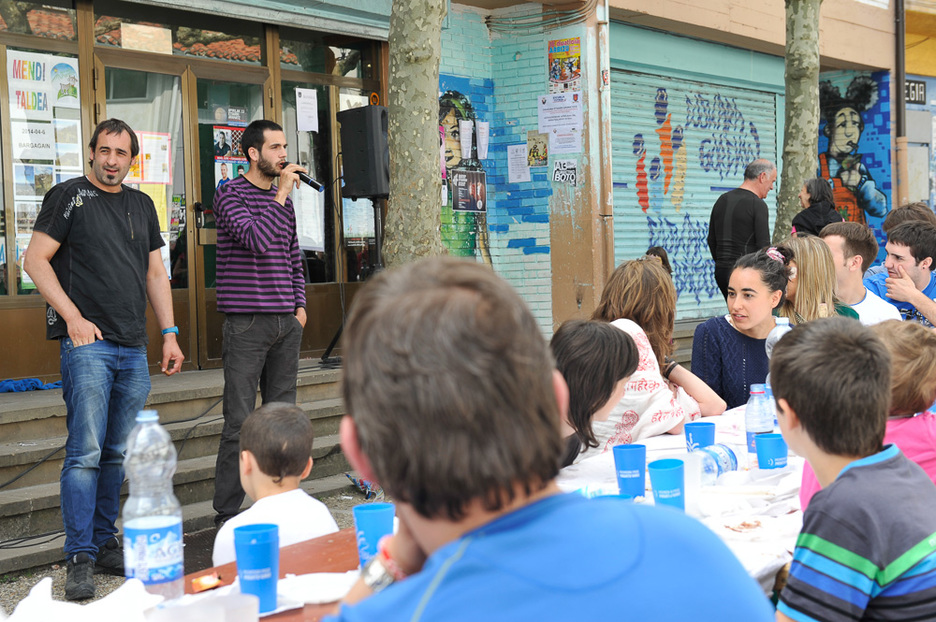 Arkaitz Estiballes eta Julio Soto bertsolariak. (Idoia ZABALETA / ARGAZKI PRESS) Arkaitz Estiballes eta Julio Soto bertsolariak. (Idoia ZABALETA / ARGAZKI PRESS)