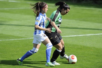 Realak berdindu egin du Oviedo Modernoren aurka. (Jon URBE / ARGAZKI PRESS)