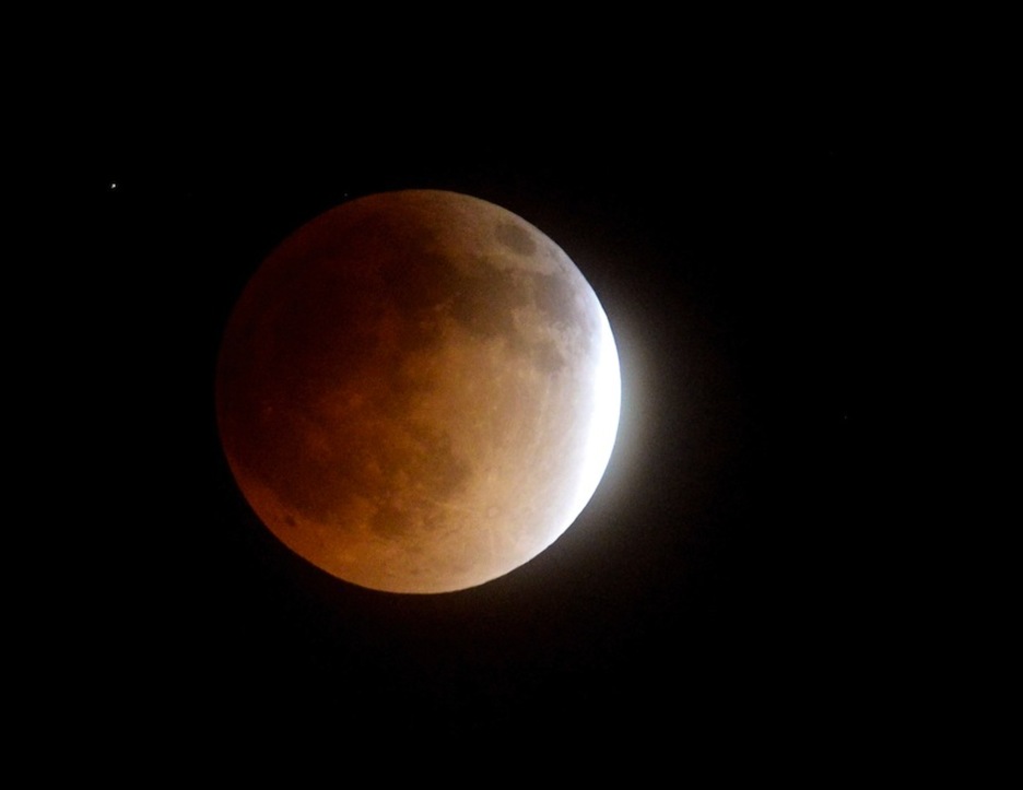 La agenda astronómica determina que, tras el eclipse de este martes, la serie continuará el 8 de octubre del 2014, el 4 de abril del 2015 y el 28 de octubre del 2015. (Kevin WINTER/AFP)