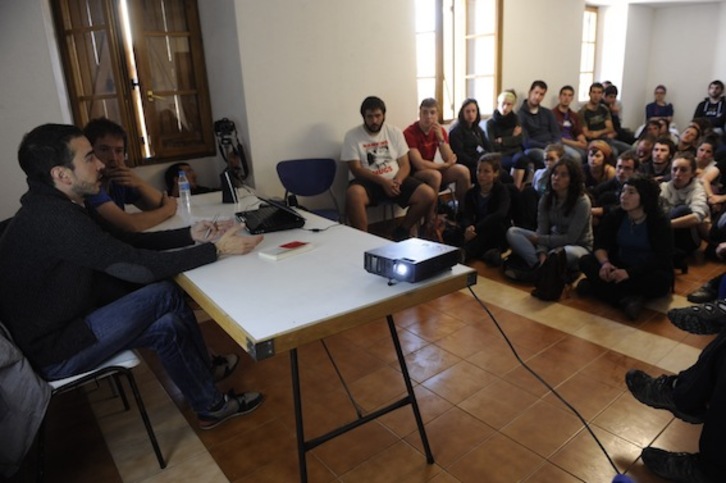 Iñaki Soto eta Ion Telleria, ‘Story telling’ tailerrean. (ARGAZKI PRESS)