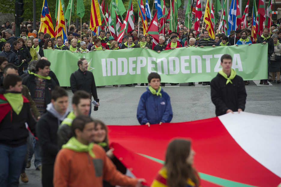 Manifestazioaren hasiera. (Jagoba MANTEROLA / ARGAZKI PRESS)