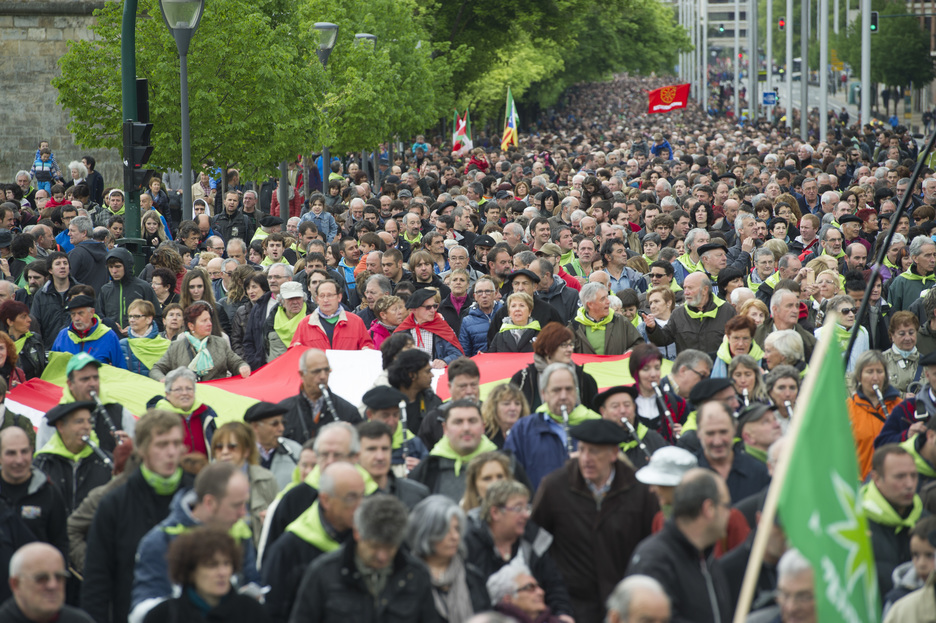 Jendetza eta giro bikaina izan dira mobilizazioan zehar. (Jagoba MANTEROLA / ARGAZKI PRESS)