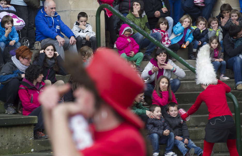 Irrien lagunak-en ekitaldia Martinbertso eta Marikalanbrerekin.  (Jagoba MANTEROLA / ARGAZKI PRESS)