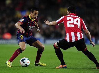 Alexis Balenziagaren aurrean. (Josep LAGO / AFP)