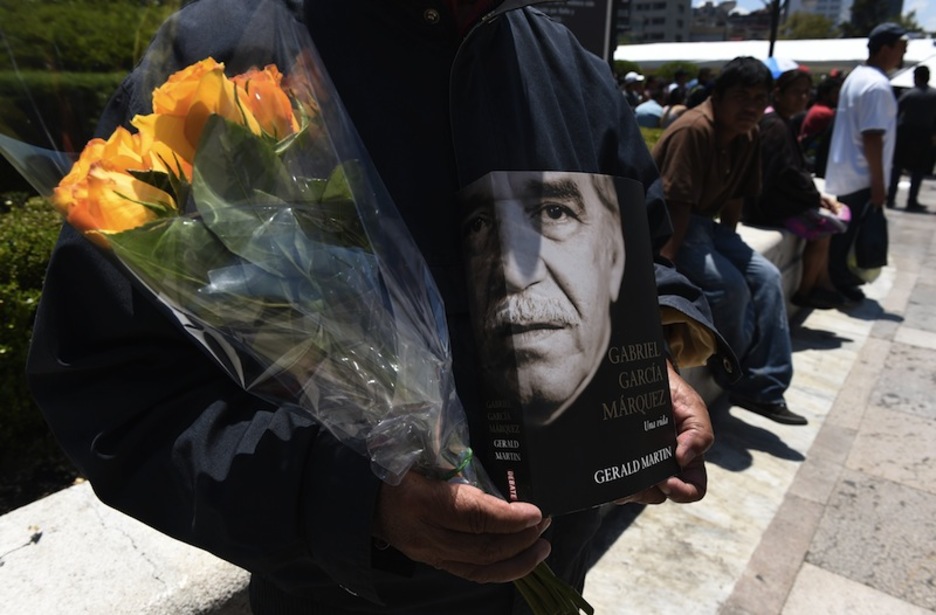 Larrosa horiak eta autorearen lanak, omenaldian protagonista. (Yuri CORTEZ / AFP)