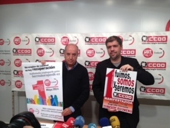 Arza y Sordo, con los carteles de la manifestación. (www.ccoo-euskadi.net)
