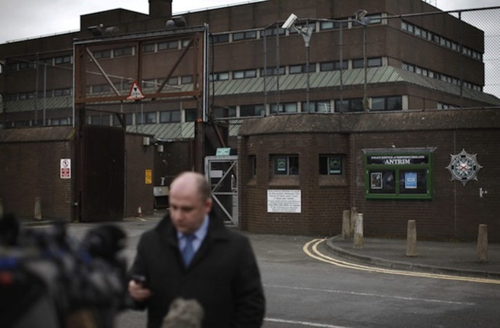 Comisaría en la que permanece arrestado Gerry Adams. (Peter MUHLY / AFP PHOTO) 