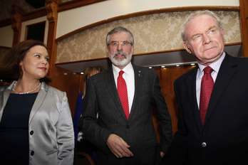 Adams ha comparecido junto a Mary Lou McDonald y Martin McGuinnes tras ser puesto en libertad. (Peter MUHLY / AFP)