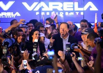 Varela se dirige a sus seguidores tras conocer los resultados de las votaciones. (Rodrigo ARANGUA/AFP)